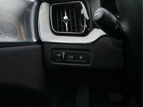 Volvo XC60 2.0 T8 Twin Engine Inscription AWD (Plug-In) *PANO | LEATHER | FULL-LED | BOWERS&WILKINS | MEMORY-PACK | BLINDSPOT | DIGI-COCKPIT | HEATED-COMFORTSEATS | TOPVIEW | NAVI-FULLMAP | ECC | PDC | HEAD-UP |  TOWBAR | 20''ALU *