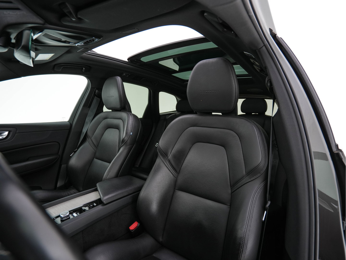 Volvo XC60 2.0 T8 Twin Engine Inscription AWD (Plug-In) *PANO | LEATHER | FULL-LED | BOWERS&WILKINS | MEMORY-PACK | BLINDSPOT | DIGI-COCKPIT | HEATED-COMFORTSEATS | TOPVIEW | NAVI-FULLMAP | ECC | PDC | HEAD-UP |  TOWBAR | 20''ALU *