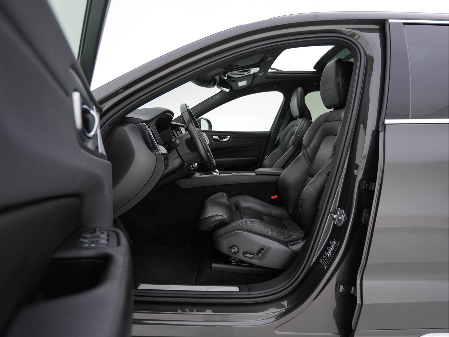 Volvo XC60 2.0 T8 Twin Engine Inscription AWD (Plug-In) *PANO | LEATHER | FULL-LED | BOWERS&WILKINS | MEMORY-PACK | BLINDSPOT | DIGI-COCKPIT | HEATED-COMFORTSEATS | TOPVIEW | NAVI-FULLMAP | ECC | PDC | HEAD-UP |  TOWBAR | 20''ALU *