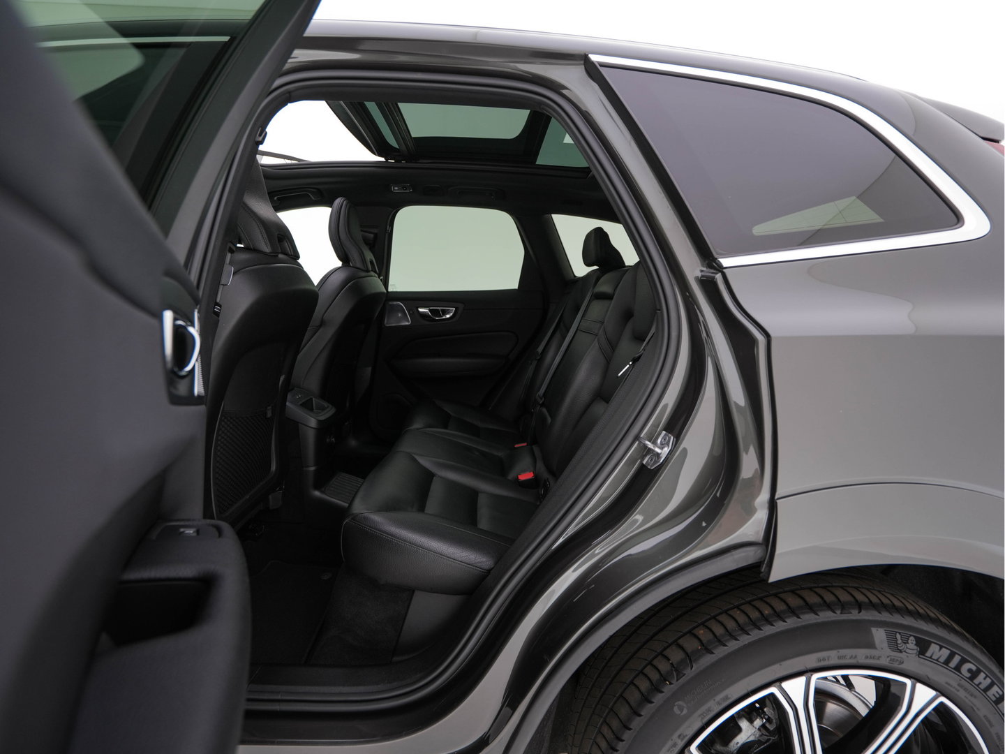 Volvo XC60 2.0 T8 Twin Engine Inscription AWD (Plug-In) *PANO | LEATHER | FULL-LED | BOWERS&WILKINS | MEMORY-PACK | BLINDSPOT | DIGI-COCKPIT | HEATED-COMFORTSEATS | TOPVIEW | NAVI-FULLMAP | ECC | PDC | HEAD-UP |  TOWBAR | 20''ALU *