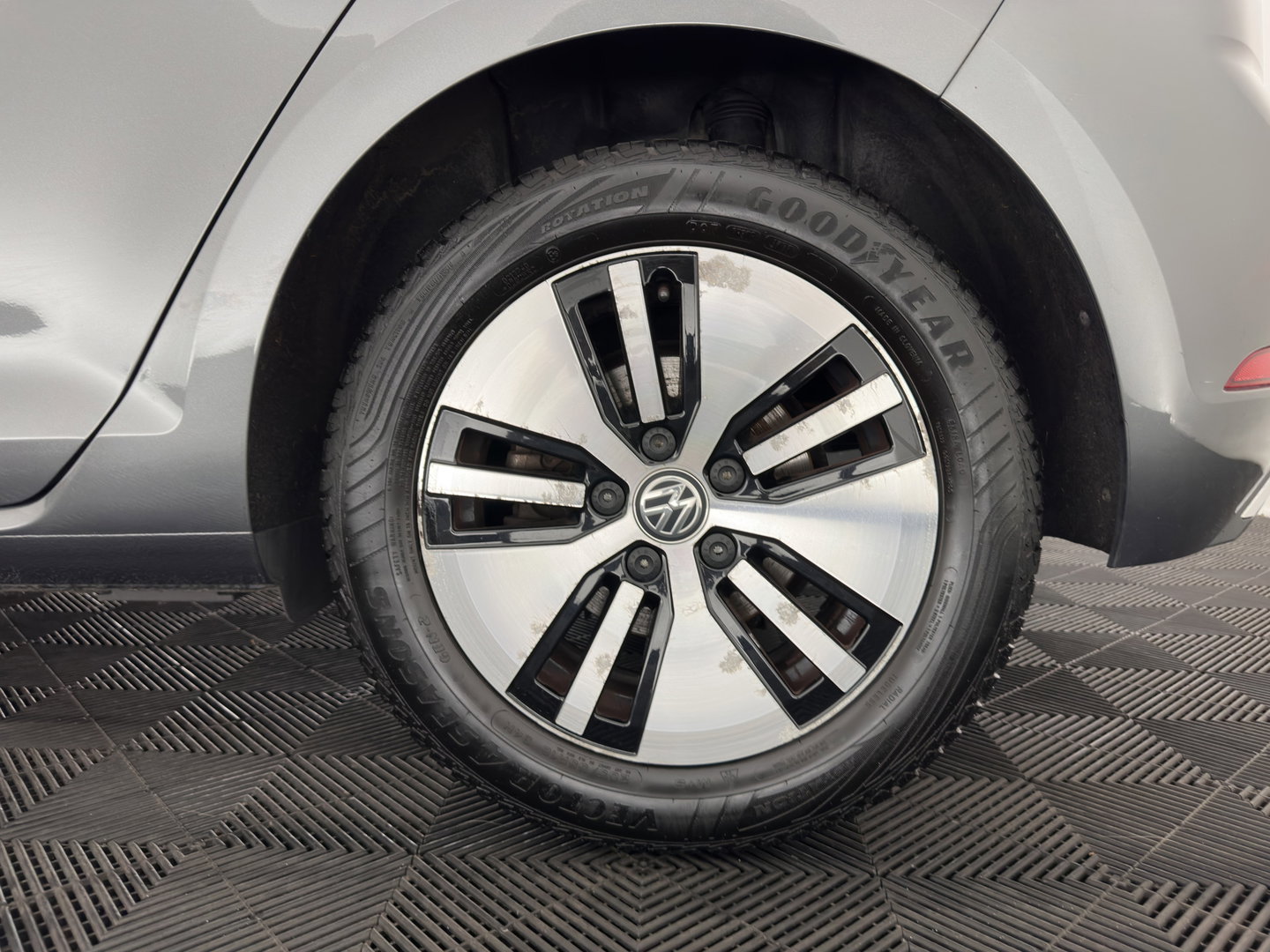 Volkswagen e-Golf E-dition {SoH-90%} (INCL-BTW) Aut.  *ADAPTIVE-CRUISE | FULL-LED | NAVI-FULLMAP | ECC | CCS-FASTLOADER | PDC | 16''ALU*