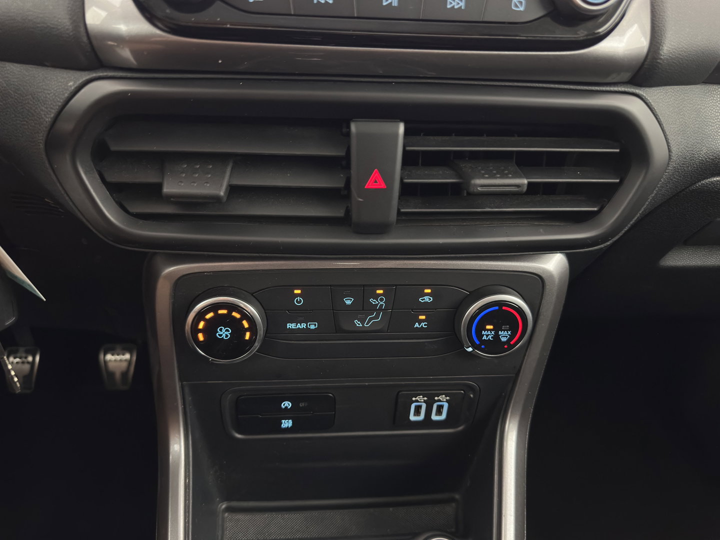 Ford EcoSport 1.0 EcoBoost Trend Ultimate (INCL-BTW) *NAVI-FULLMAP | CAMERA | CRUISE | COMFORTSEATS | FORD-SYNC3-AUDIO | PRIVACY-GLASS | PDC | TOWBAR | 16''ALU*