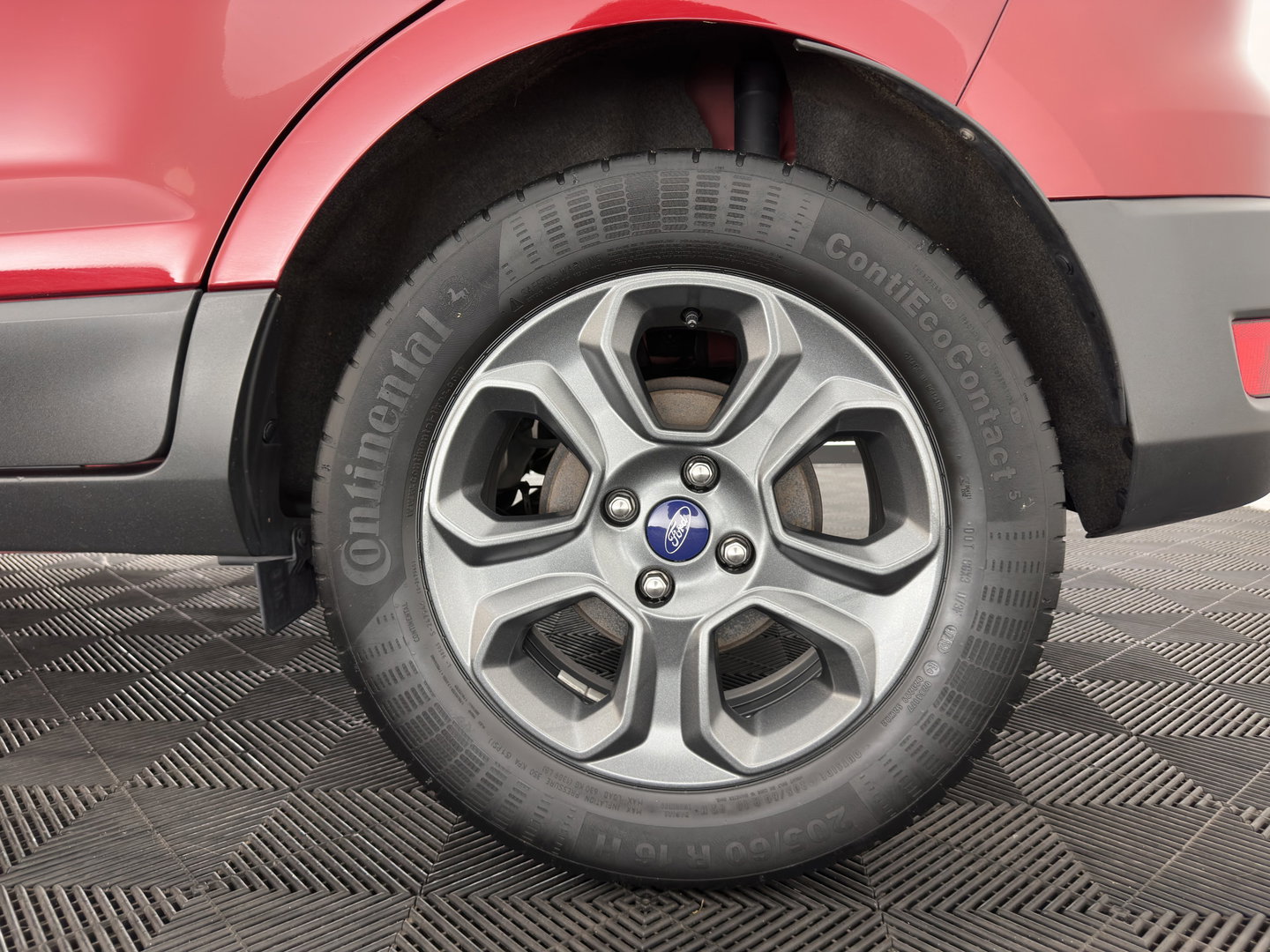 Ford EcoSport 1.0 EcoBoost Trend Ultimate (INCL-BTW) *NAVI-FULLMAP | CAMERA | CRUISE | COMFORTSEATS | FORD-SYNC3-AUDIO | PRIVACY-GLASS | PDC | TOWBAR | 16''ALU*