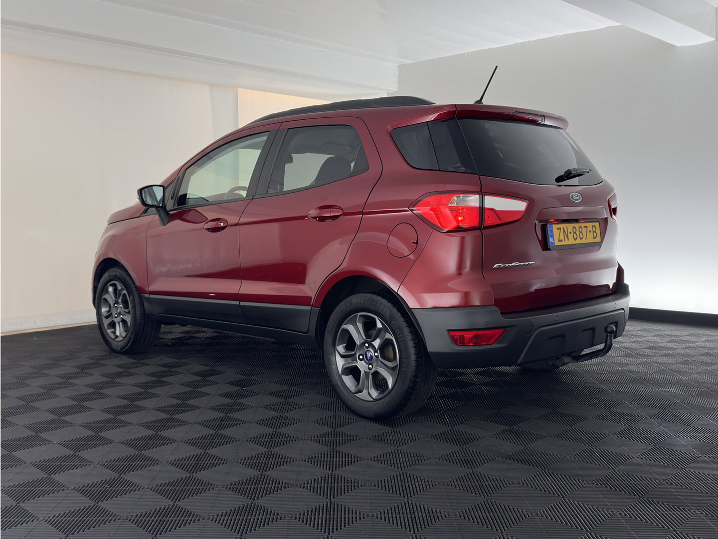 Ford EcoSport 1.0 EcoBoost Trend Ultimate (INCL-BTW) *NAVI-FULLMAP | CAMERA | CRUISE | COMFORTSEATS | FORD-SYNC3-AUDIO | PRIVACY-GLASS | PDC | TOWBAR | 16''ALU*