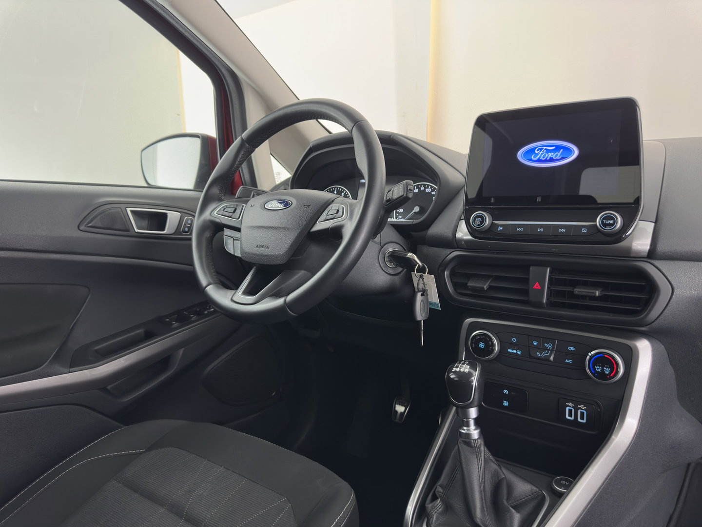 Ford EcoSport 1.0 EcoBoost Trend Ultimate (INCL-BTW) *NAVI-FULLMAP | CAMERA | CRUISE | COMFORTSEATS | FORD-SYNC3-AUDIO | PRIVACY-GLASS | PDC | TOWBAR | 16''ALU*