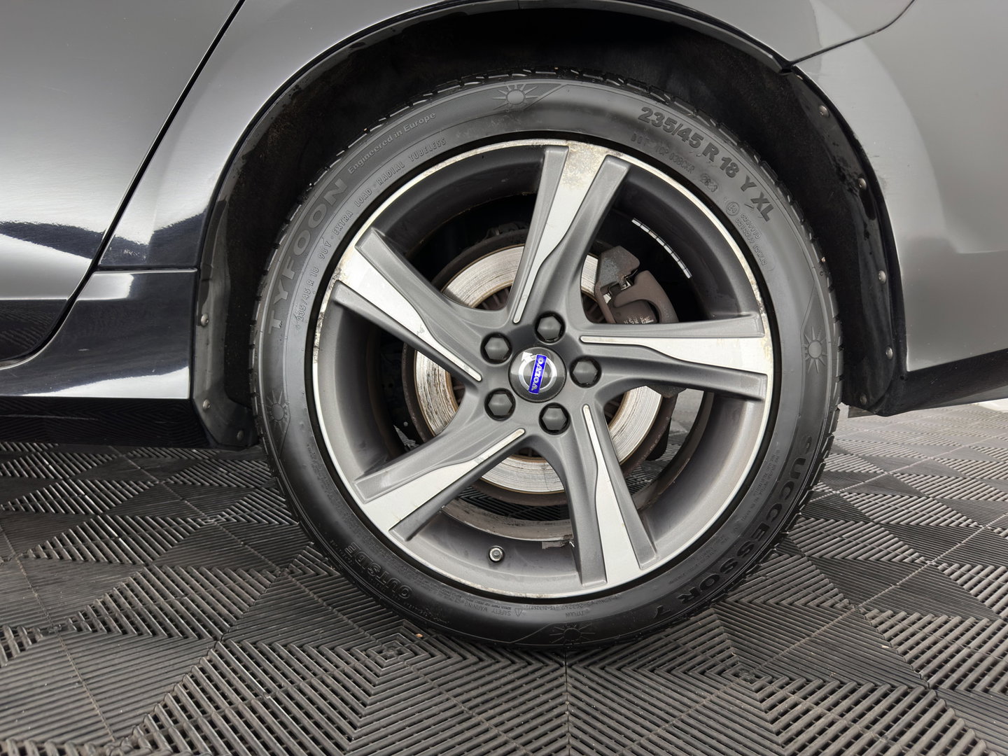 Volvo V60 2.4 D6 Twin Engine R-Design AWD (Plug-In) Aut. *PANO | LEATHER | XENON | MEMORY-PACK | NAVI-FULLMAP | HEATED-SPORTSEATS | PRIVACY-GLASS | ECC | PDC | CRUISE | TOWBAR | 18''ALU*
