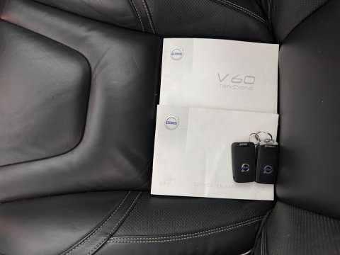 Volvo V60 2.4 D6 Twin Engine R-Design AWD (Plug-In) Aut. *PANO | LEATHER | XENON | MEMORY-PACK | NAVI-FULLMAP | HEATED-SPORTSEATS | PRIVACY-GLASS | ECC | PDC | CRUISE | TOWBAR | 18''ALU*