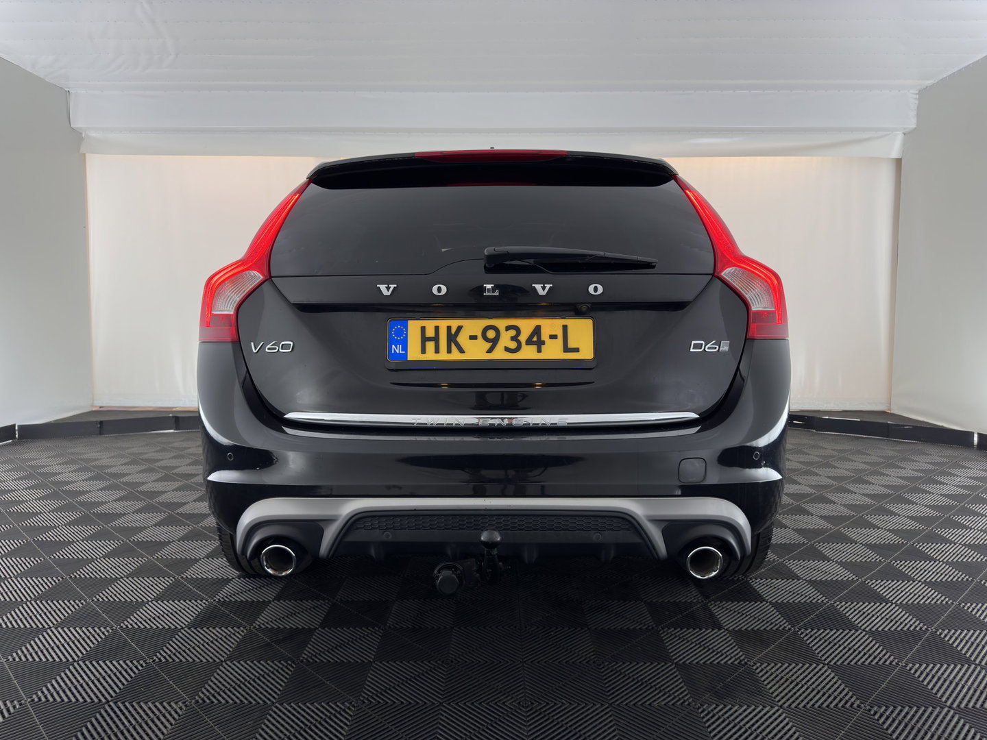 Volvo V60 2.4 D6 Twin Engine R-Design AWD (Plug-In) Aut. *PANO | LEATHER | XENON | MEMORY-PACK | NAVI-FULLMAP | HEATED-SPORTSEATS | PRIVACY-GLASS | ECC | PDC | CRUISE | TOWBAR | 18''ALU*