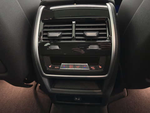 BMW X5 xDrive45e M-Sportpack High Executive (Plug-In) {SoH-91%} (INCL-BTW) *PANO | LEATHER | LASER-LED | HARMAN/KARDON | MEMORY-PACK | TOPVIEW | ADAPTIVE-CRUISE | BLINDSPOT | DIGI-COCKPIT | PRIVACY-GLASS | SHIFTPADDLES | HEAD-UP | TOWBAR | 22''A