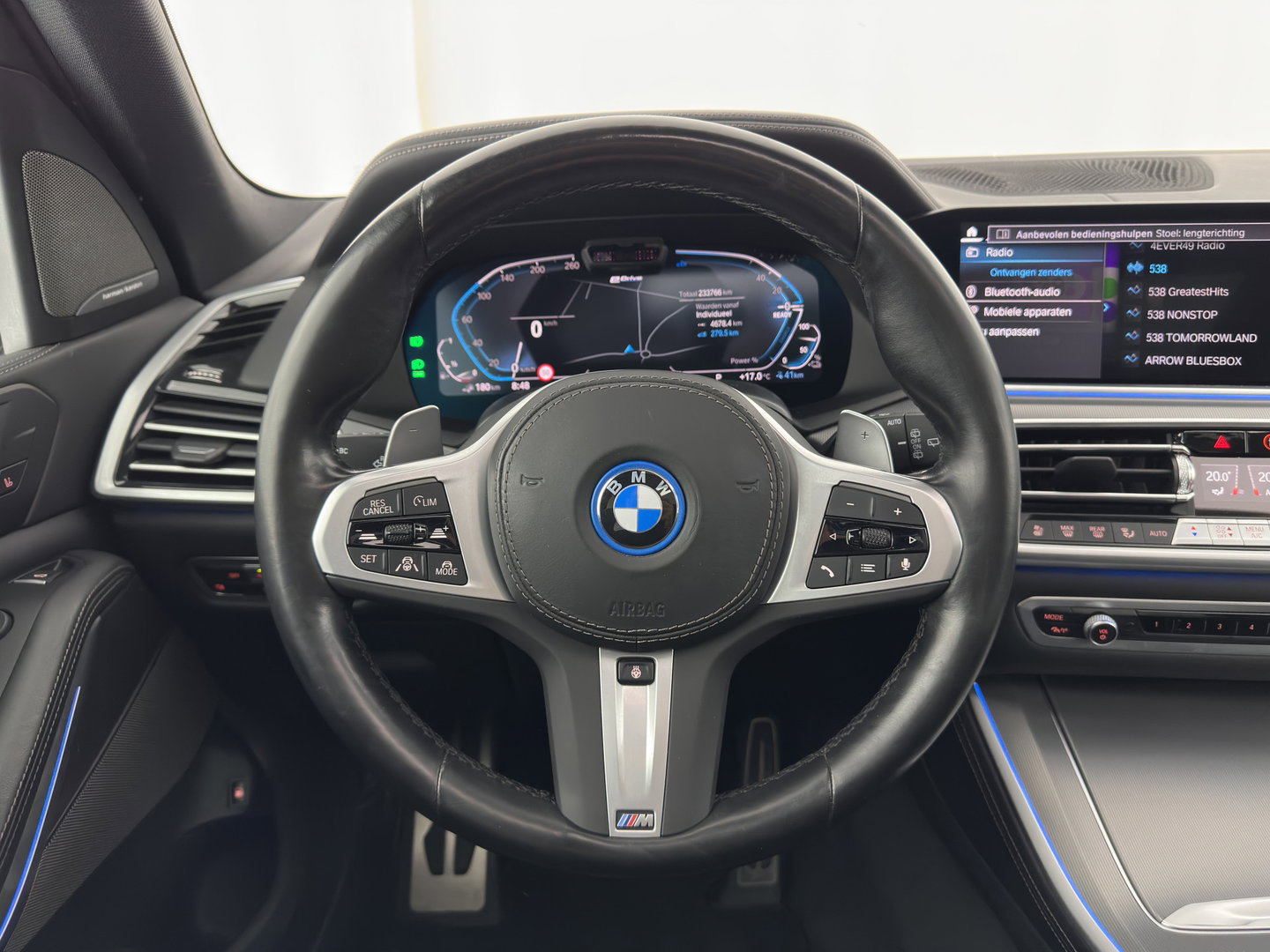 BMW X5 xDrive45e M-Sportpack High Executive (Plug-In) {SoH-91%} (INCL-BTW) *PANO | LEATHER | LASER-LED | HARMAN/KARDON | MEMORY-PACK | TOPVIEW | ADAPTIVE-CRUISE | BLINDSPOT | DIGI-COCKPIT | PRIVACY-GLASS | SHIFTPADDLES | HEAD-UP | TOWBAR | 22''A