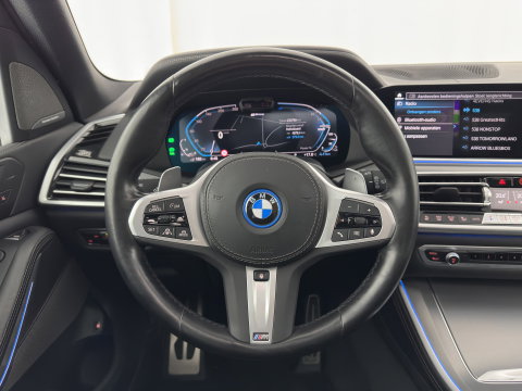 BMW X5 xDrive45e M-Sportpack High Executive (Plug-In) {SoH-91%} (INCL-BTW) *PANO | LEATHER | LASER-LED | HARMAN/KARDON | MEMORY-PACK | TOPVIEW | ADAPTIVE-CRUISE | BLINDSPOT | DIGI-COCKPIT | PRIVACY-GLASS | SHIFTPADDLES | HEAD-UP | TOWBAR | 22''A