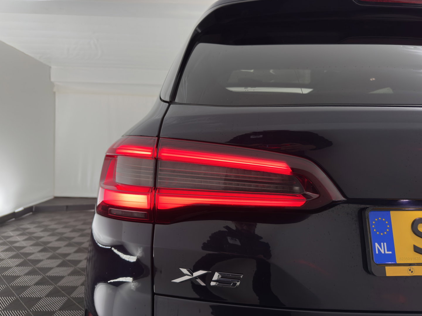 BMW X5 xDrive45e M-Sportpack High Executive (Plug-In) {SoH-91%} (INCL-BTW) *PANO | LEATHER | LASER-LED | HARMAN/KARDON | MEMORY-PACK | TOPVIEW | ADAPTIVE-CRUISE | BLINDSPOT | DIGI-COCKPIT | PRIVACY-GLASS | SHIFTPADDLES | HEAD-UP | TOWBAR | 22''A