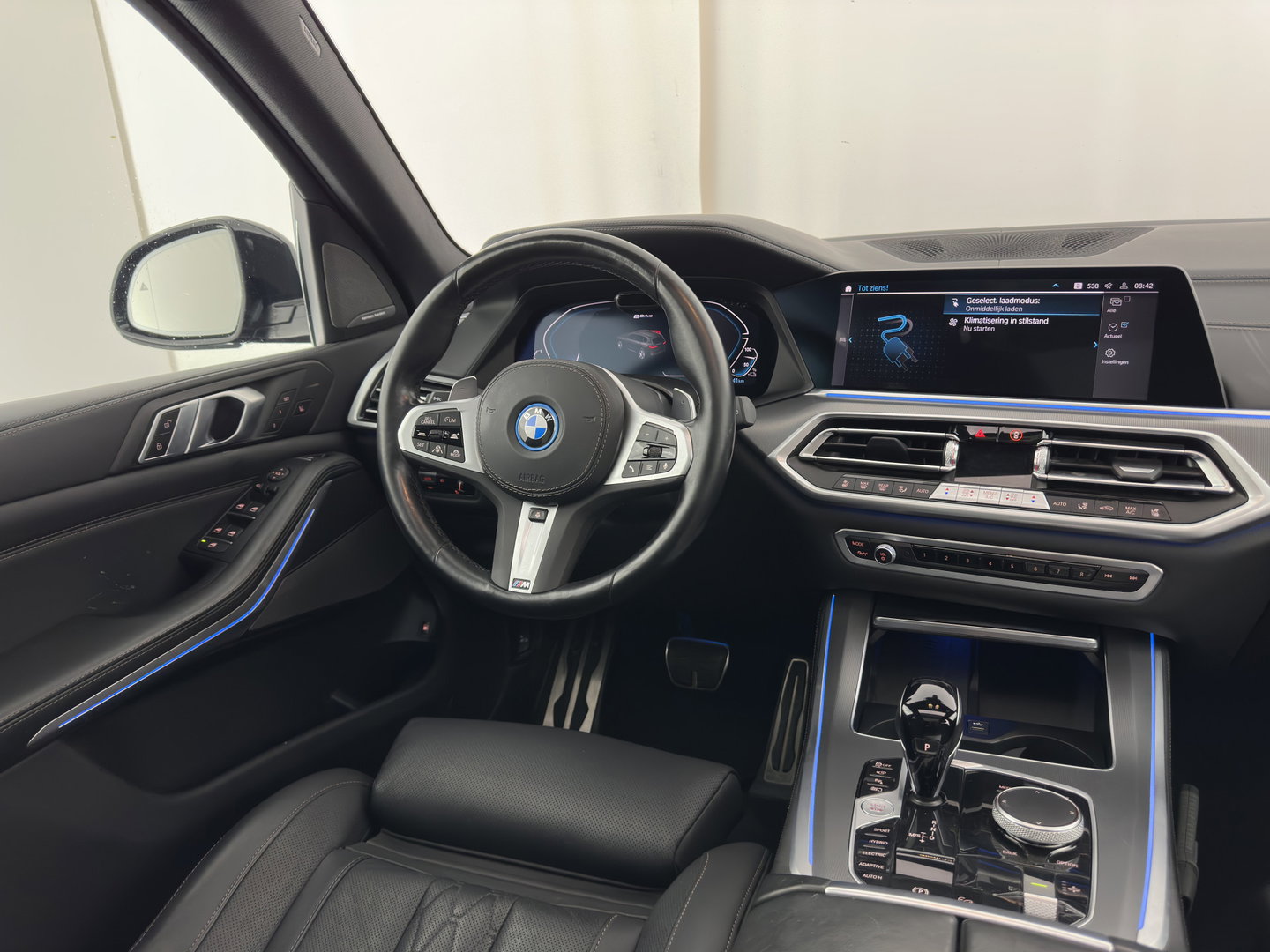 BMW X5 xDrive45e M-Sportpack High Executive (Plug-In) {SoH-91%} (INCL-BTW) *PANO | LEATHER | LASER-LED | HARMAN/KARDON | MEMORY-PACK | TOPVIEW | ADAPTIVE-CRUISE | BLINDSPOT | DIGI-COCKPIT | PRIVACY-GLASS | SHIFTPADDLES | HEAD-UP | TOWBAR | 22''A