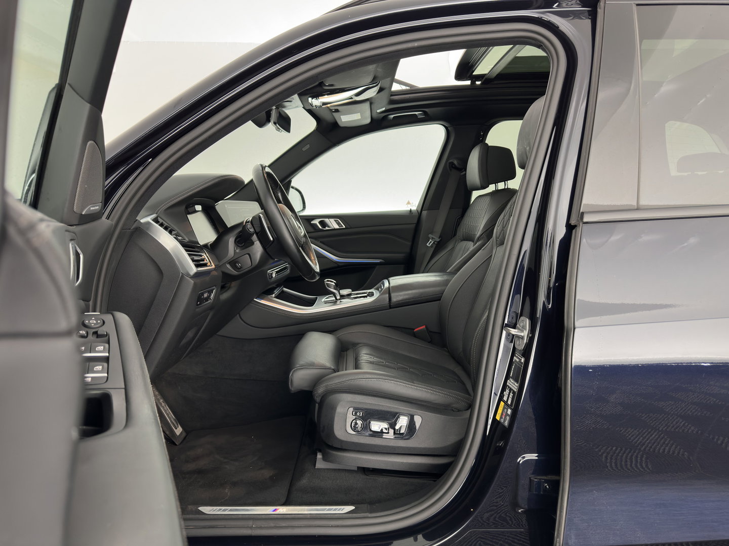 BMW X5 xDrive45e M-Sportpack High Executive (Plug-In) {SoH-91%} (INCL-BTW) *PANO | LEATHER | LASER-LED | HARMAN/KARDON | MEMORY-PACK | TOPVIEW | ADAPTIVE-CRUISE | BLINDSPOT | DIGI-COCKPIT | PRIVACY-GLASS | SHIFTPADDLES | HEAD-UP | TOWBAR | 22''A
