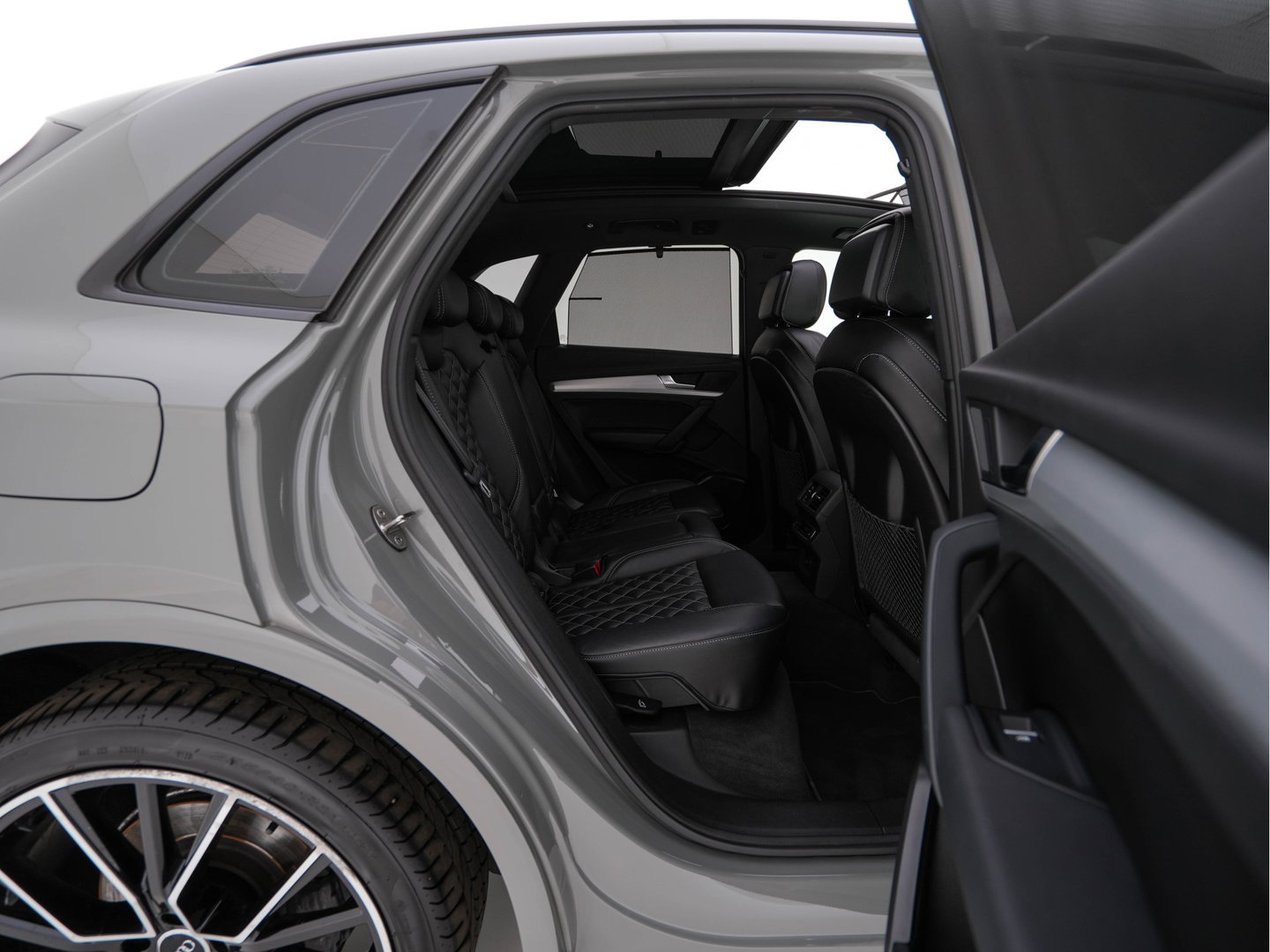 Audi Q5 55 TFSI S-Line Competition Quattro (Plug-In) Aut. *PANO | LEATHER | FULL-LED | HEATED-SPORTSEATS | KEYLESS | CAMERA | NAVI-FULLMAP | PRIVACY-GLASS | DIGI-COCKPIT | CRUISE-ADPAPTIVE | DAB | 21"ALU*