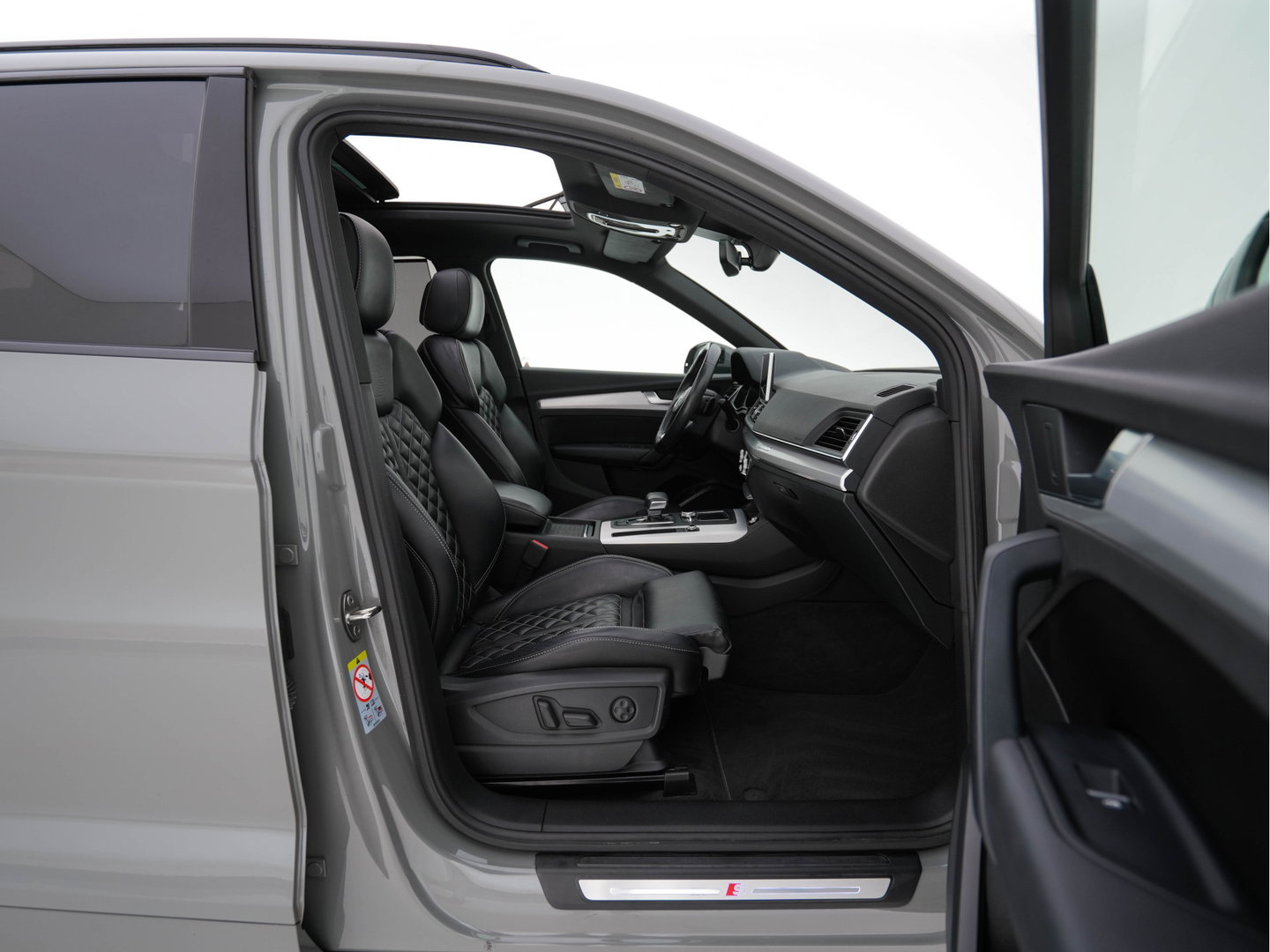 Audi Q5 55 TFSI S-Line Competition Quattro (Plug-In) Aut. *PANO | LEATHER | FULL-LED | HEATED-SPORTSEATS | KEYLESS | CAMERA | NAVI-FULLMAP | PRIVACY-GLASS | DIGI-COCKPIT | CRUISE-ADPAPTIVE | DAB | 21"ALU*