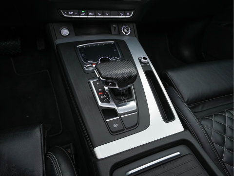 Audi Q5 55 TFSI S-Line Competition Quattro (Plug-In) Aut. *PANO | LEATHER | FULL-LED | HEATED-SPORTSEATS | KEYLESS | CAMERA | NAVI-FULLMAP | PRIVACY-GLASS | DIGI-COCKPIT | CRUISE-ADPAPTIVE | DAB | 21"ALU*