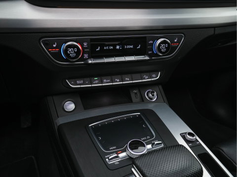 Audi Q5 55 TFSI S-Line Competition Quattro (Plug-In) Aut. *PANO | LEATHER | FULL-LED | HEATED-SPORTSEATS | KEYLESS | CAMERA | NAVI-FULLMAP | PRIVACY-GLASS | DIGI-COCKPIT | CRUISE-ADPAPTIVE | DAB | 21"ALU*
