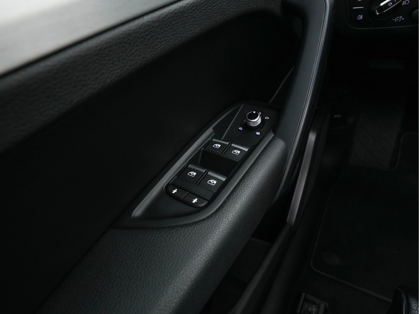 Audi Q5 55 TFSI S-Line Competition Quattro (Plug-In) Aut. *PANO | LEATHER | FULL-LED | HEATED-SPORTSEATS | KEYLESS | CAMERA | NAVI-FULLMAP | PRIVACY-GLASS | DIGI-COCKPIT | CRUISE-ADPAPTIVE | DAB | 21"ALU*
