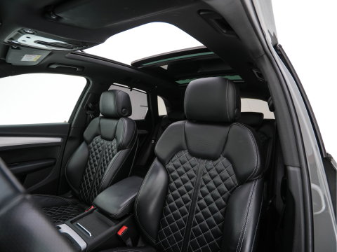 Audi Q5 55 TFSI S-Line Competition Quattro (Plug-In) Aut. *PANO | LEATHER | FULL-LED | HEATED-SPORTSEATS | KEYLESS | CAMERA | NAVI-FULLMAP | PRIVACY-GLASS | DIGI-COCKPIT | CRUISE-ADPAPTIVE | DAB | 21"ALU*