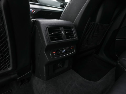Audi Q5 55 TFSI S-Line Competition Quattro (Plug-In) Aut. *PANO | LEATHER | FULL-LED | HEATED-SPORTSEATS | KEYLESS | CAMERA | NAVI-FULLMAP | PRIVACY-GLASS | DIGI-COCKPIT | CRUISE-ADPAPTIVE | DAB | 21"ALU*