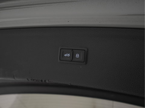 Audi Q5 55 TFSI S-Line Competition Quattro (Plug-In) Aut. *PANO | LEATHER | FULL-LED | HEATED-SPORTSEATS | KEYLESS | CAMERA | NAVI-FULLMAP | PRIVACY-GLASS | DIGI-COCKPIT | CRUISE-ADPAPTIVE | DAB | 21"ALU*