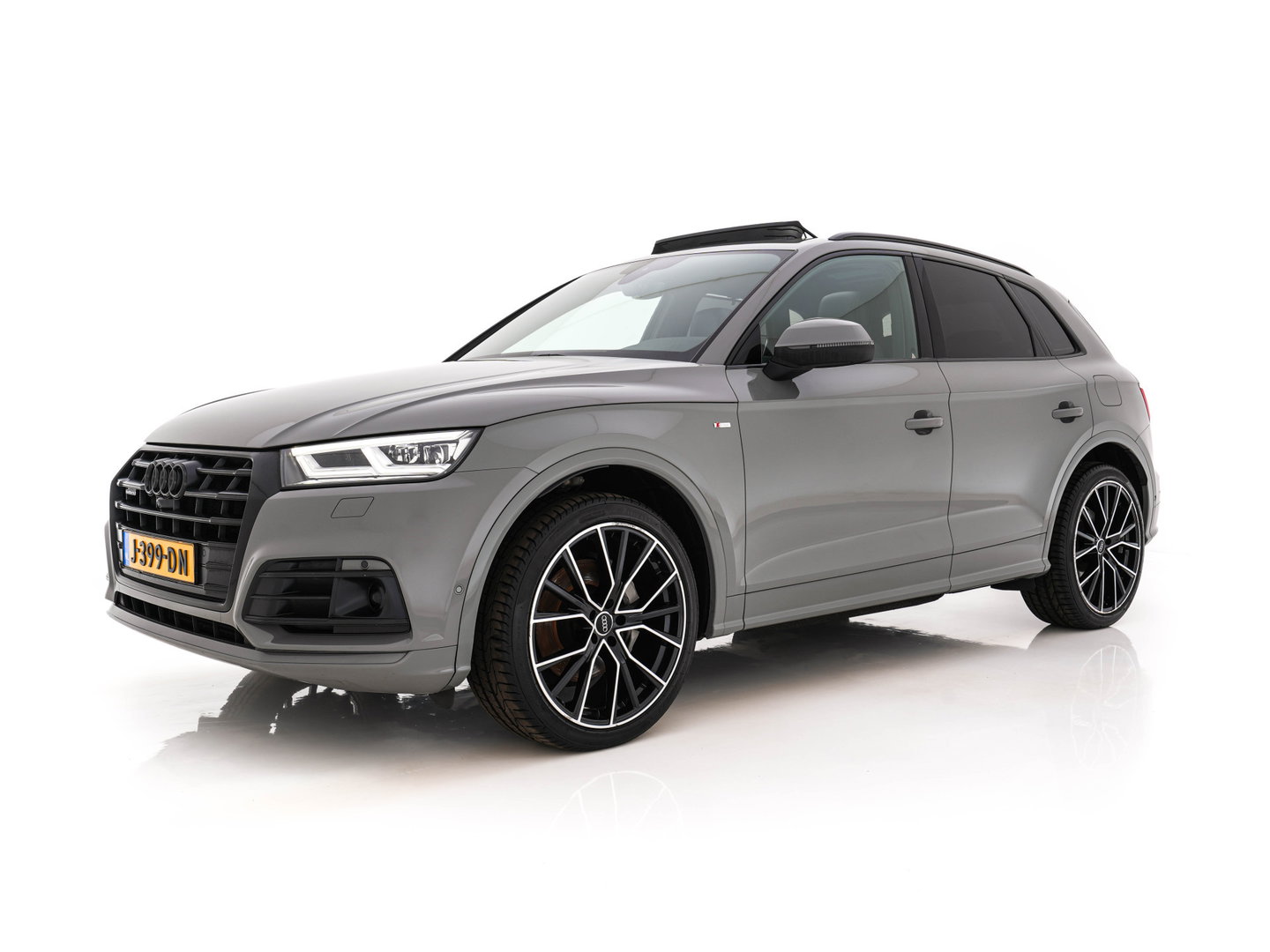 Audi Q5 55 TFSI S-Line Competition Quattro (Plug-In) Aut. *PANO | LEATHER | FULL-LED | HEATED-SPORTSEATS | KEYLESS | CAMERA | NAVI-FULLMAP | PRIVACY-GLASS | DIGI-COCKPIT | CRUISE-ADPAPTIVE | DAB | 21"ALU*