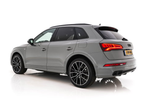 Audi Q5 55 TFSI S-Line Competition Quattro (Plug-In) Aut. *PANO | LEATHER | FULL-LED | HEATED-SPORTSEATS | KEYLESS | CAMERA | NAVI-FULLMAP | PRIVACY-GLASS | DIGI-COCKPIT | CRUISE-ADPAPTIVE | DAB | 21"ALU*