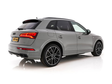Audi Q5 55 TFSI S-Line Competition Quattro (Plug-In) Aut. *PANO | LEATHER | FULL-LED | HEATED-SPORTSEATS | KEYLESS | CAMERA | NAVI-FULLMAP | PRIVACY-GLASS | DIGI-COCKPIT | CRUISE-ADPAPTIVE | DAB | 21"ALU*