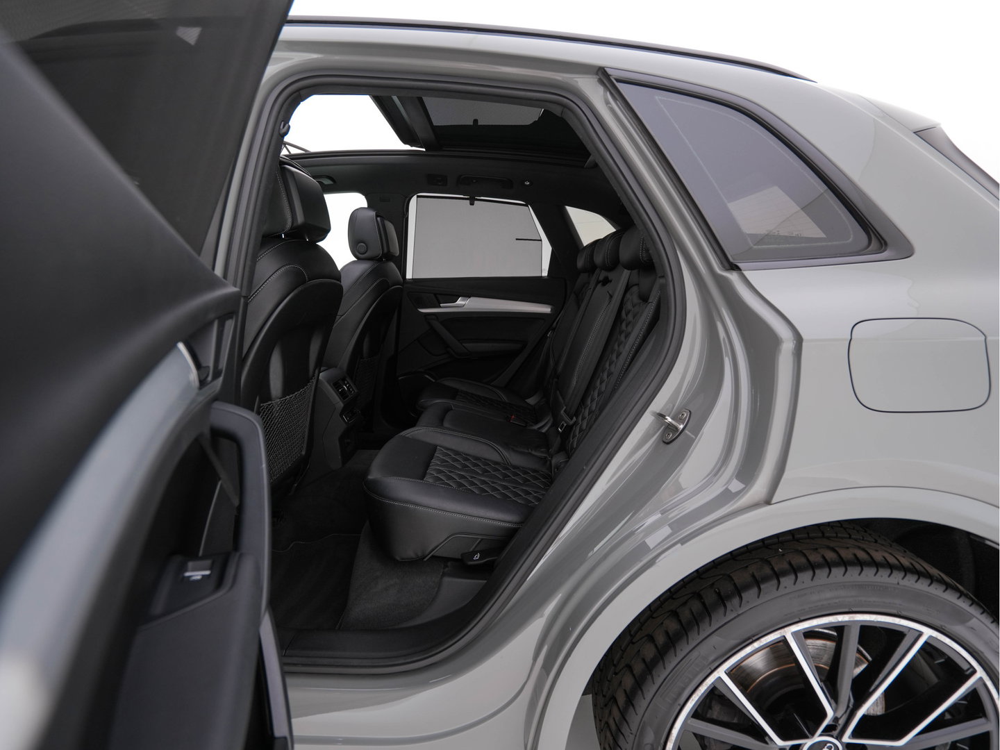 Audi Q5 55 TFSI S-Line Competition Quattro (Plug-In) Aut. *PANO | LEATHER | FULL-LED | HEATED-SPORTSEATS | KEYLESS | CAMERA | NAVI-FULLMAP | PRIVACY-GLASS | DIGI-COCKPIT | CRUISE-ADPAPTIVE | DAB | 21"ALU*