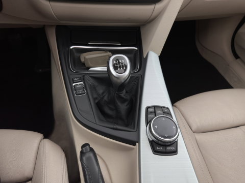 BMW 3-serie Gran Turismo 320i High Executive *PANO | LEATHER | FULL-LED | HEATED-COMFORTSEATS | NAVI-FULLMAP | ECC | PDC | CRUISE | TOWBAR | 18''ALU*