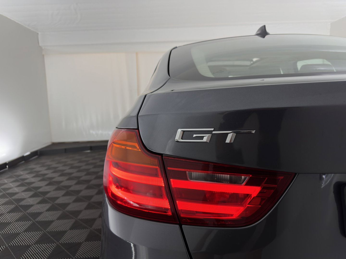BMW 3-serie Gran Turismo 320i High Executive *PANO | LEATHER | FULL-LED | HEATED-COMFORTSEATS | NAVI-FULLMAP | ECC | PDC | CRUISE | TOWBAR | 18''ALU*