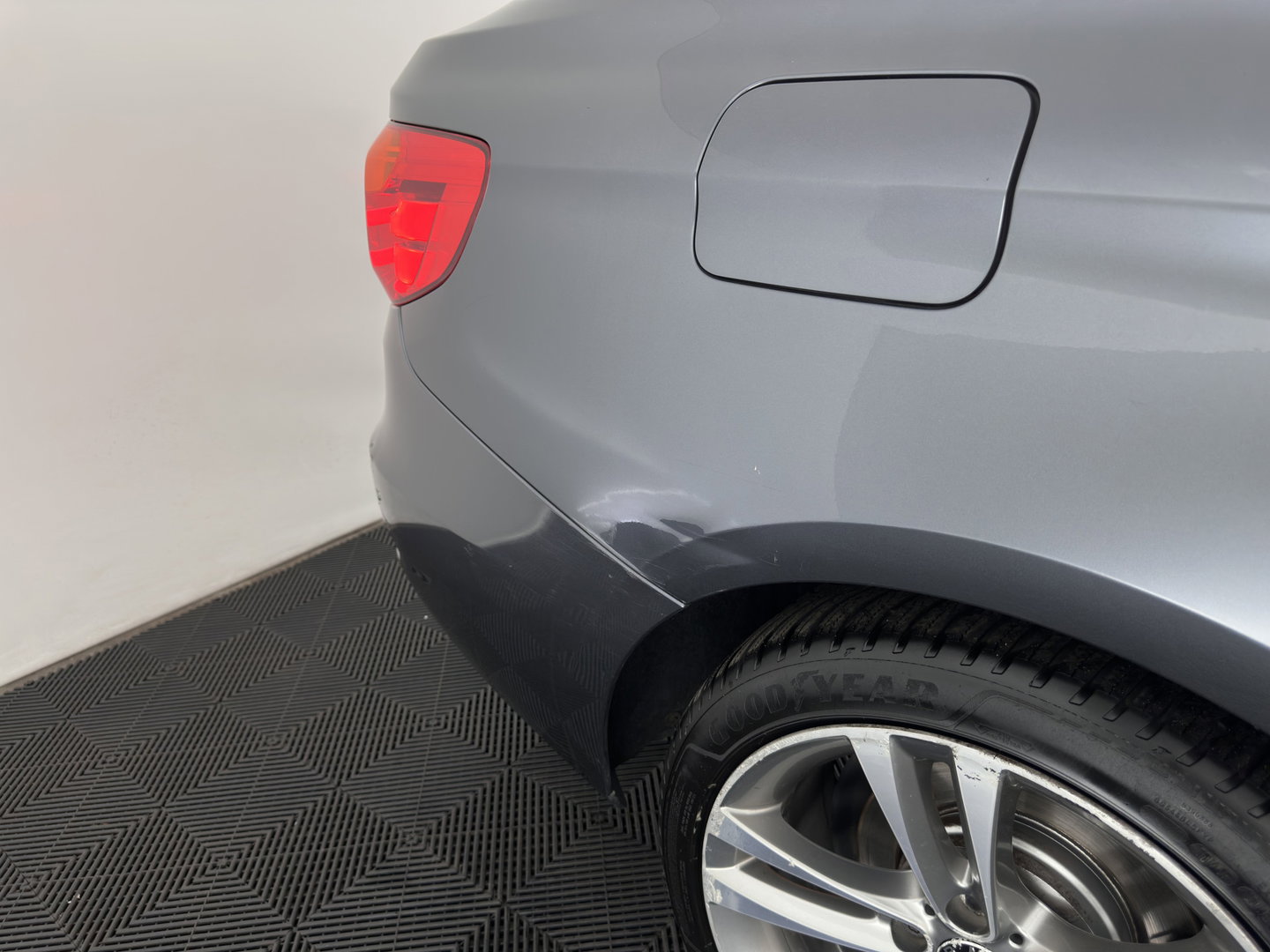 BMW 3-serie Gran Turismo 320i High Executive *PANO | LEATHER | FULL-LED | HEATED-COMFORTSEATS | NAVI-FULLMAP | ECC | PDC | CRUISE | TOWBAR | 18''ALU*