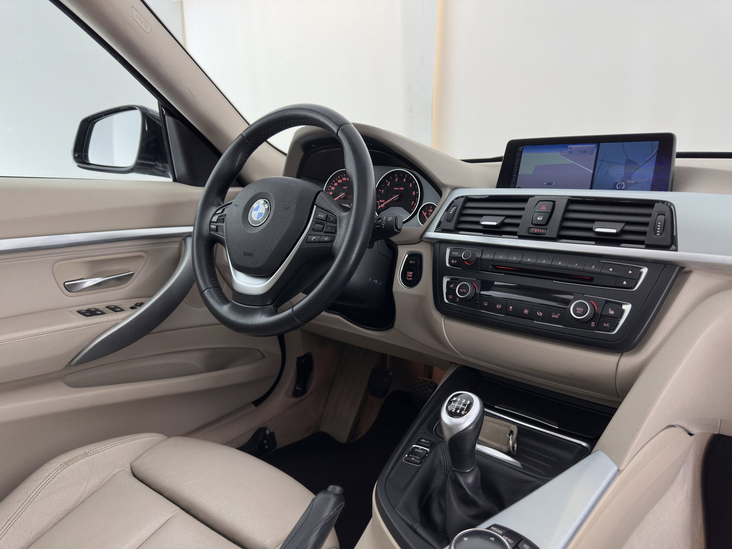 BMW 3-serie Gran Turismo 320i High Executive *PANO | LEATHER | FULL-LED | HEATED-COMFORTSEATS | NAVI-FULLMAP | ECC | PDC | CRUISE | TOWBAR | 18''ALU*