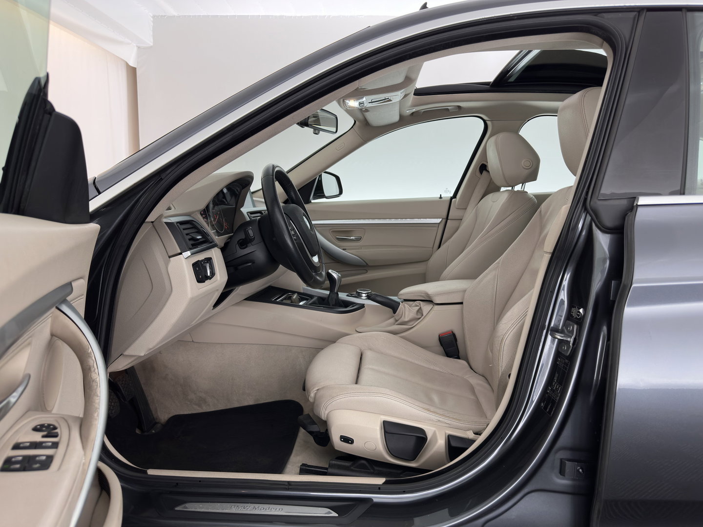 BMW 3-serie Gran Turismo 320i High Executive *PANO | LEATHER | FULL-LED | HEATED-COMFORTSEATS | NAVI-FULLMAP | ECC | PDC | CRUISE | TOWBAR | 18''ALU*