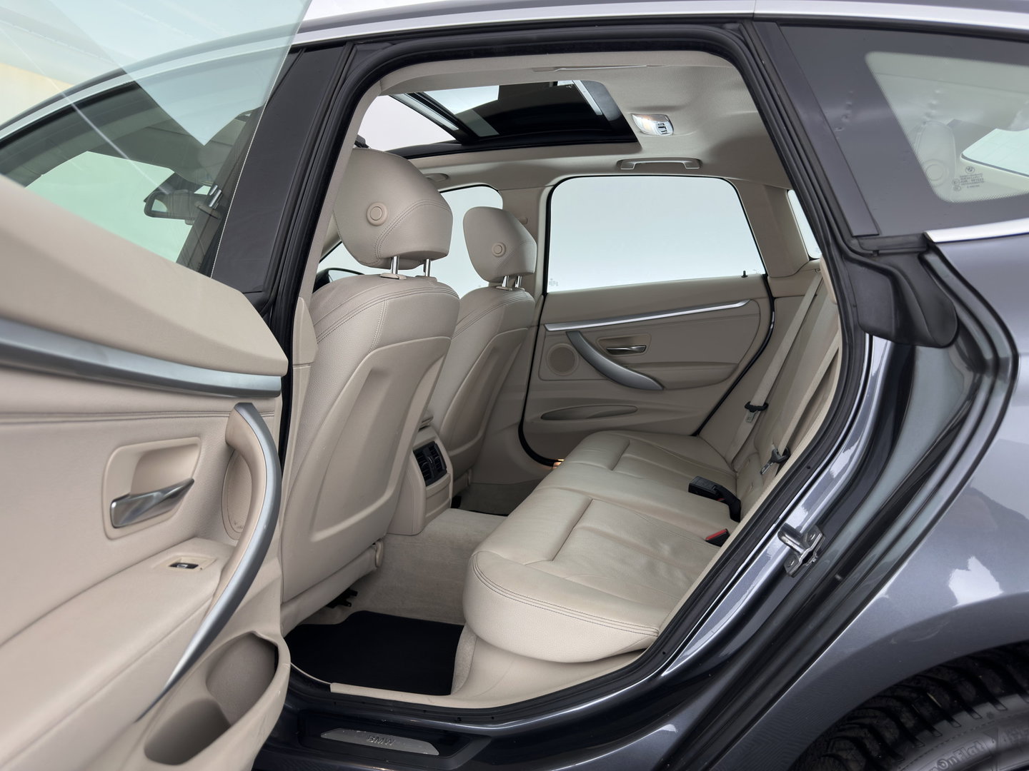 BMW 3-serie Gran Turismo 320i High Executive *PANO | LEATHER | FULL-LED | HEATED-COMFORTSEATS | NAVI-FULLMAP | ECC | PDC | CRUISE | TOWBAR | 18''ALU*