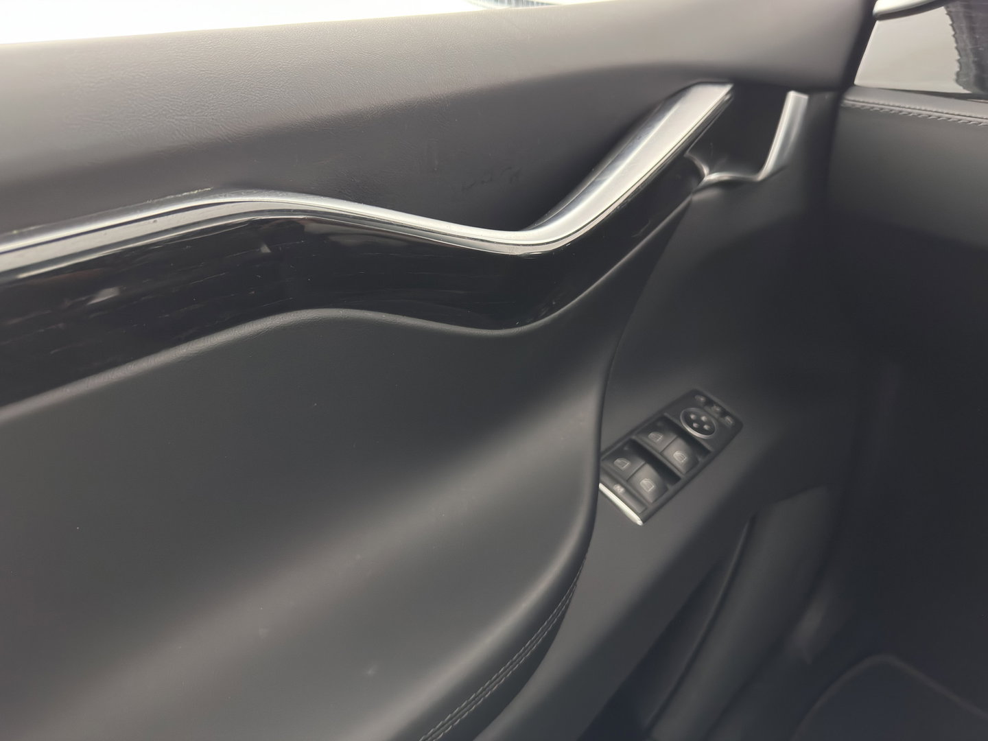 Tesla Model X 100D [ 6-Pers. ] [3-Fase-17kW] {SoH-81%} Aut. *PANO-WINDOW | AUTO-PILOT | LEATHER-FABRIC | NAVI-FULLMAP | FULL-LED | AIRSUSPENSION | DIGI-COCKPIT | CCS-FASTLOADER | KEYLESS | DAB+ | HEATED-SPORTSEATS | PRIVACY-GLASS | 20"ALU*