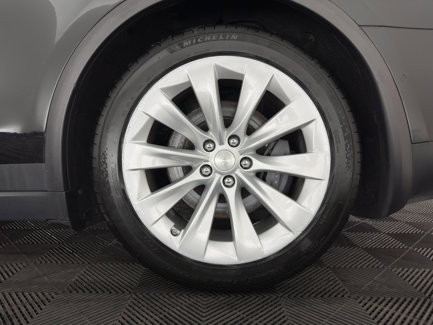 Tesla Model X 100D [ 6-Pers. ] [3-Fase-17kW] {SoH-81%} Aut. *PANO-WINDOW | AUTO-PILOT | LEATHER-FABRIC | NAVI-FULLMAP | FULL-LED | AIRSUSPENSION | DIGI-COCKPIT | CCS-FASTLOADER | KEYLESS | DAB+ | HEATED-SPORTSEATS | PRIVACY-GLASS | 20"ALU*