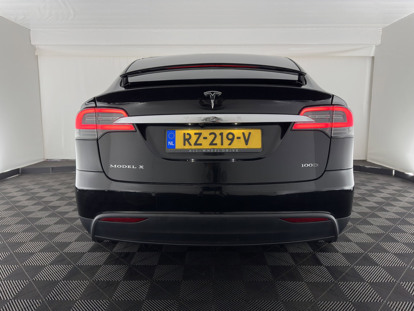 Tesla Model X 100D [ 6-Pers. ] [3-Fase-17kW] {SoH-81%} Aut. *PANO-WINDOW | AUTO-PILOT | LEATHER-FABRIC | NAVI-FULLMAP | FULL-LED | AIRSUSPENSION | DIGI-COCKPIT | CCS-FASTLOADER | KEYLESS | DAB+ | HEATED-SPORTSEATS | PRIVACY-GLASS | 20"ALU*