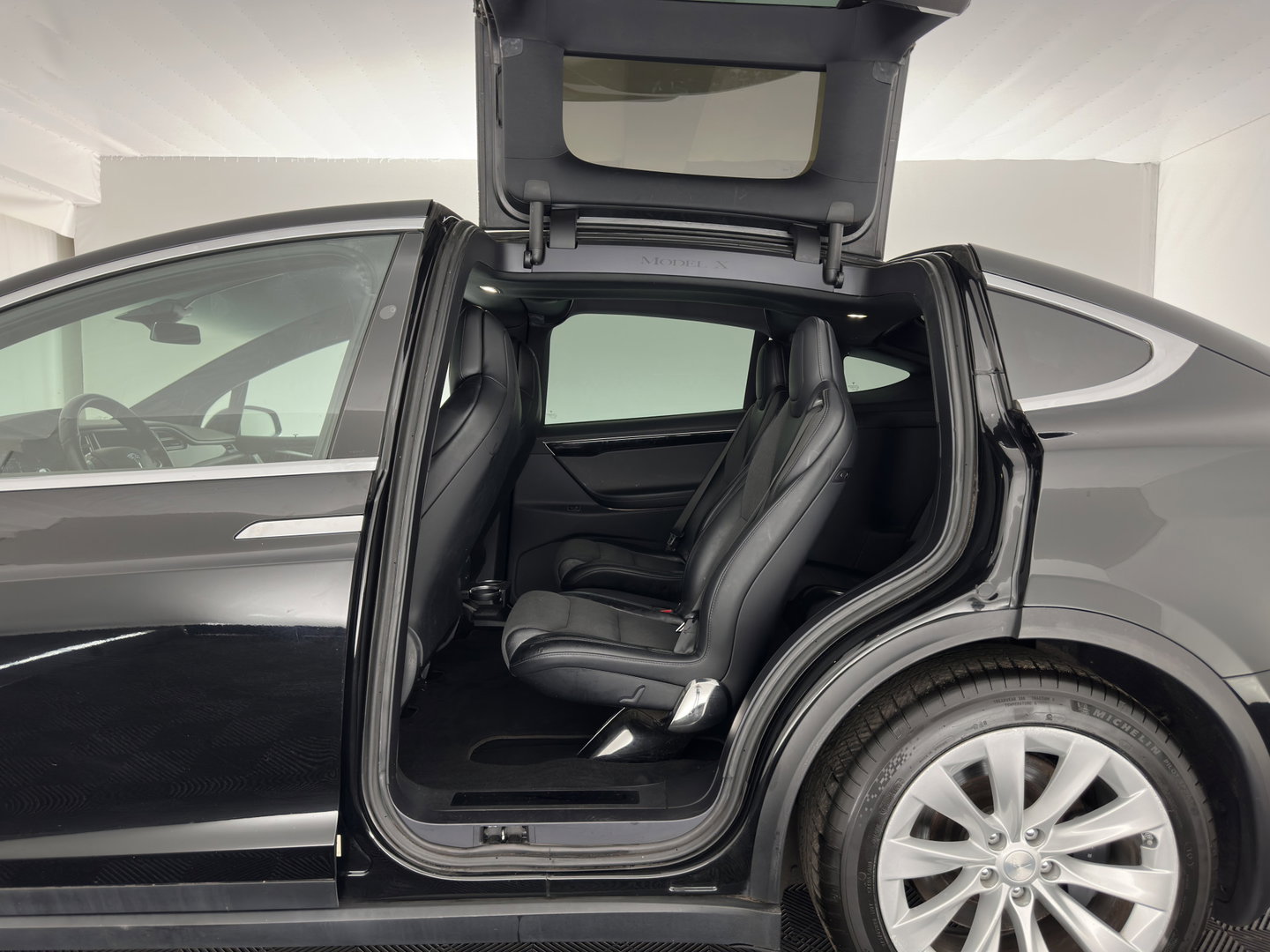 Tesla Model X 100D [ 6-Pers. ] [3-Fase-17kW] {SoH-81%} Aut. *PANO-WINDOW | AUTO-PILOT | LEATHER-FABRIC | NAVI-FULLMAP | FULL-LED | AIRSUSPENSION | DIGI-COCKPIT | CCS-FASTLOADER | KEYLESS | DAB+ | HEATED-SPORTSEATS | PRIVACY-GLASS | 20"ALU*