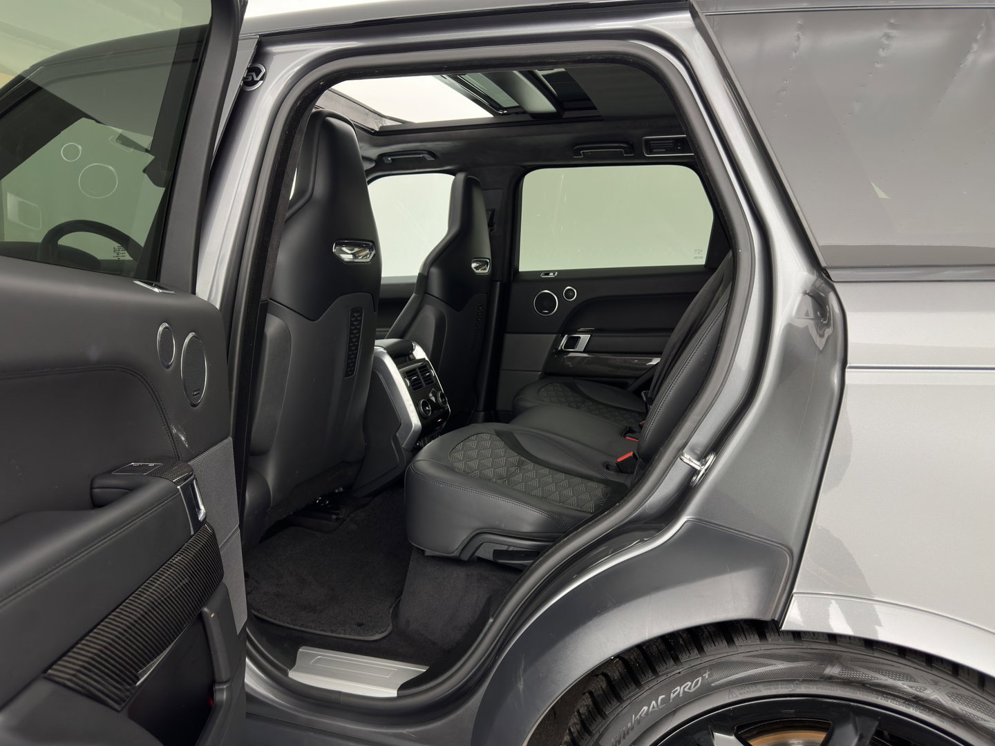 Land Rover Range Rover Sport 5.0 V8 SC SVR Aut. *PANO | LEATHER | MATRIX-LED | HEAD-UP | CARBON | ADAPTIVE-CRUISE | MEMORY-PACK | MERIDIAN-AUDIO | BLINDSPOT | TOPVIEW | DIGI-COCKPIT | HEATED-SPORTSEATS | PRIVACY-GLASS | SHIFTPADDLES |