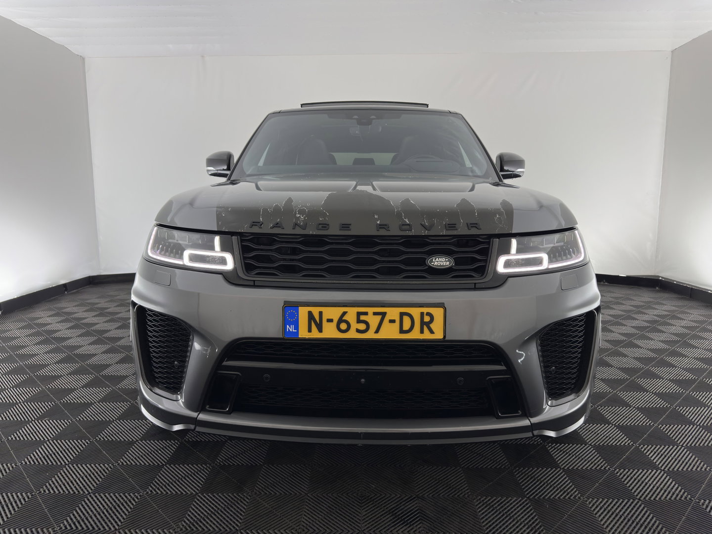 Land Rover Range Rover Sport 5.0 V8 SC SVR Aut. *PANO | LEATHER | MATRIX-LED | HEAD-UP | CARBON | ADAPTIVE-CRUISE | MEMORY-PACK | MERIDIAN-AUDIO | BLINDSPOT | TOPVIEW | DIGI-COCKPIT | HEATED-SPORTSEATS | PRIVACY-GLASS | SHIFTPADDLES |