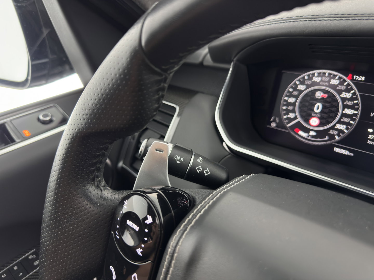 Land Rover Range Rover Sport 5.0 V8 SC SVR Aut. *PANO | LEATHER | MATRIX-LED | HEAD-UP | CARBON | ADAPTIVE-CRUISE | MEMORY-PACK | MERIDIAN-AUDIO | BLINDSPOT | TOPVIEW | DIGI-COCKPIT | HEATED-SPORTSEATS | PRIVACY-GLASS | SHIFTPADDLES |