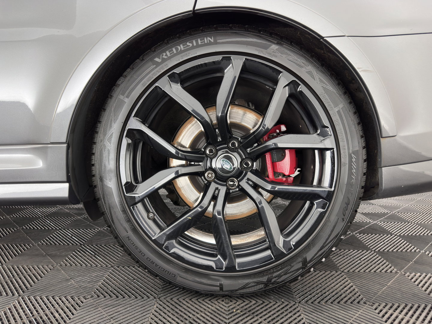 Land Rover Range Rover Sport 5.0 V8 SC SVR Aut. *PANO | LEATHER | MATRIX-LED | HEAD-UP | CARBON | ADAPTIVE-CRUISE | MEMORY-PACK | MERIDIAN-AUDIO | BLINDSPOT | TOPVIEW | DIGI-COCKPIT | HEATED-SPORTSEATS | PRIVACY-GLASS | SHIFTPADDLES |