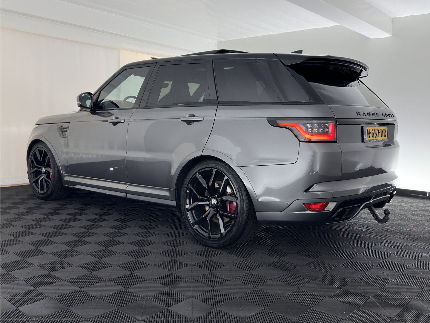 Land Rover Range Rover Sport 5.0 V8 SC SVR Aut. *PANO | LEATHER | MATRIX-LED | HEAD-UP | CARBON | ADAPTIVE-CRUISE | MEMORY-PACK | MERIDIAN-AUDIO | BLINDSPOT | TOPVIEW | DIGI-COCKPIT | HEATED-SPORTSEATS | PRIVACY-GLASS | SHIFTPADDLES |