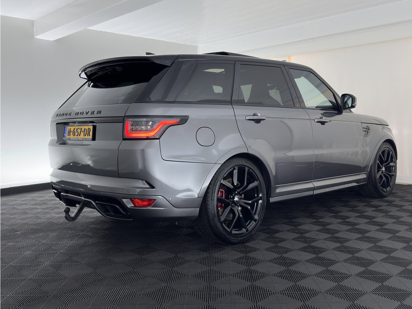 Land Rover Range Rover Sport 5.0 V8 SC SVR Aut. *PANO | LEATHER | MATRIX-LED | HEAD-UP | CARBON | ADAPTIVE-CRUISE | MEMORY-PACK | MERIDIAN-AUDIO | BLINDSPOT | TOPVIEW | DIGI-COCKPIT | HEATED-SPORTSEATS | PRIVACY-GLASS | SHIFTPADDLES |