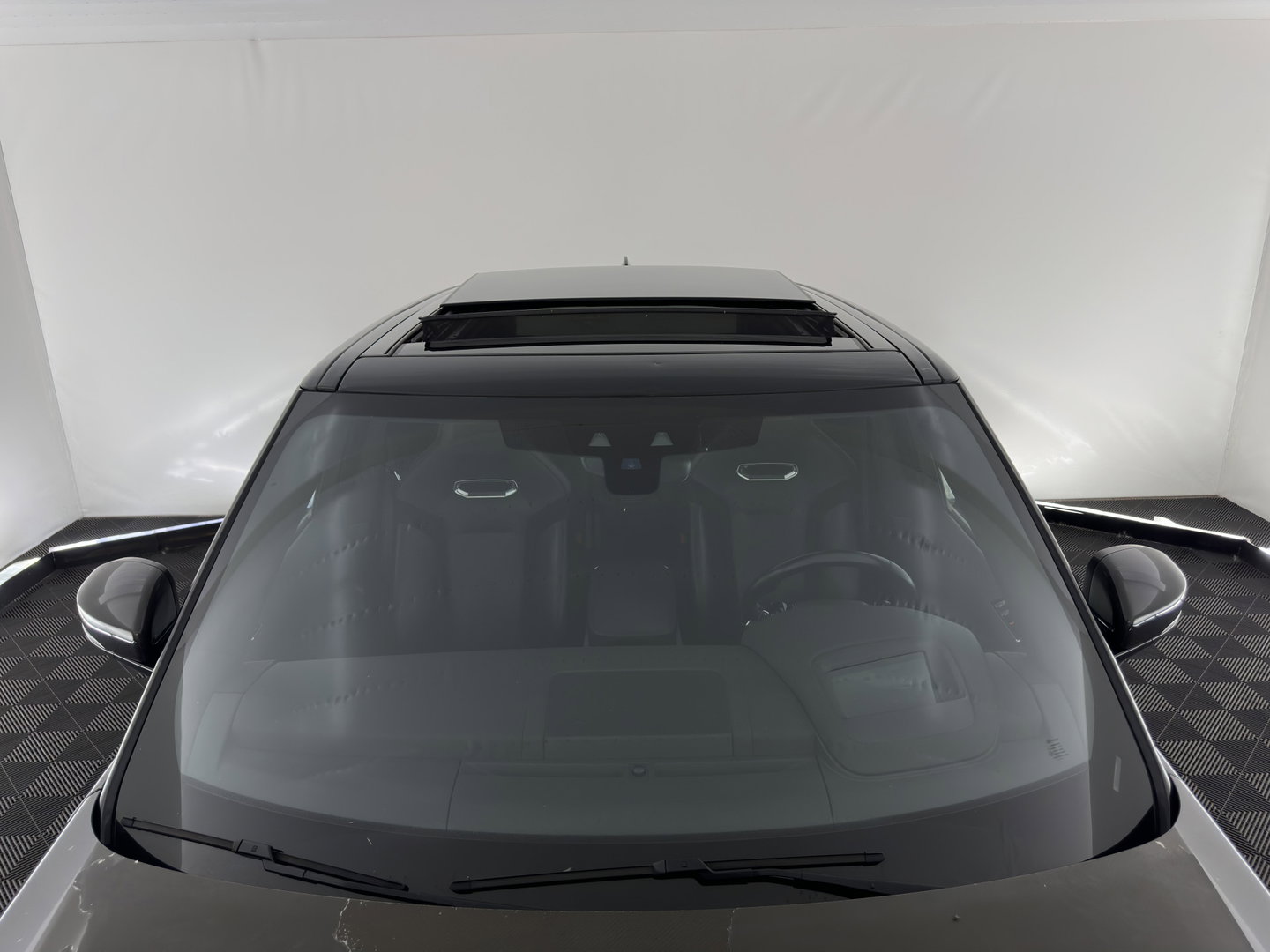 Land Rover Range Rover Sport 5.0 V8 SC SVR Aut. *PANO | LEATHER | MATRIX-LED | HEAD-UP | CARBON | ADAPTIVE-CRUISE | MEMORY-PACK | MERIDIAN-AUDIO | BLINDSPOT | TOPVIEW | DIGI-COCKPIT | HEATED-SPORTSEATS | PRIVACY-GLASS | SHIFTPADDLES |