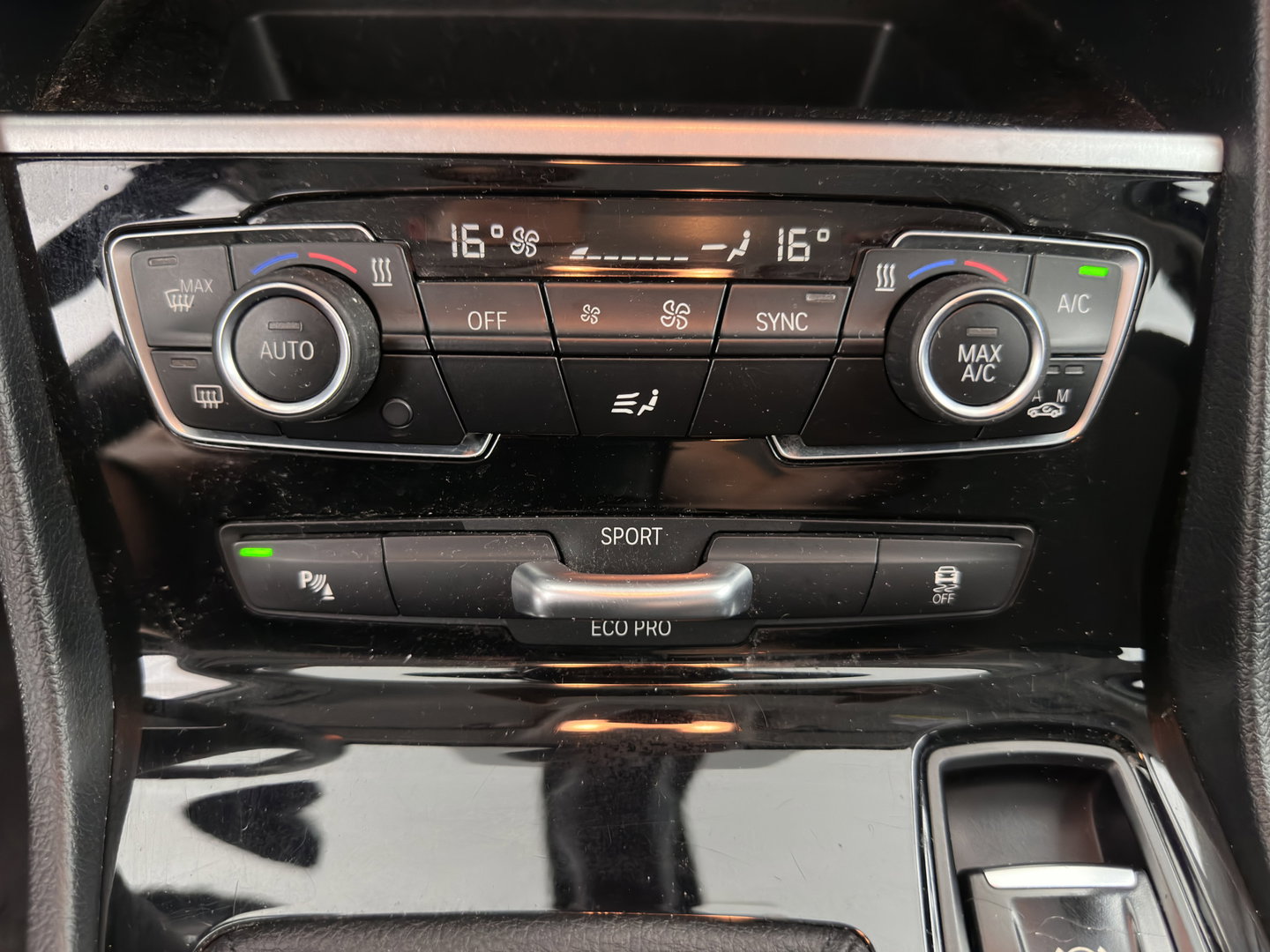 BMW 2 Serie Gran Tourer 216d Corporate Lease Essential [ 7-Pers. ] *NAVI-FULLMAP | COMFORTSEATS | ECC | PDC | CRUISE | TOWBAR | 16''ALU*