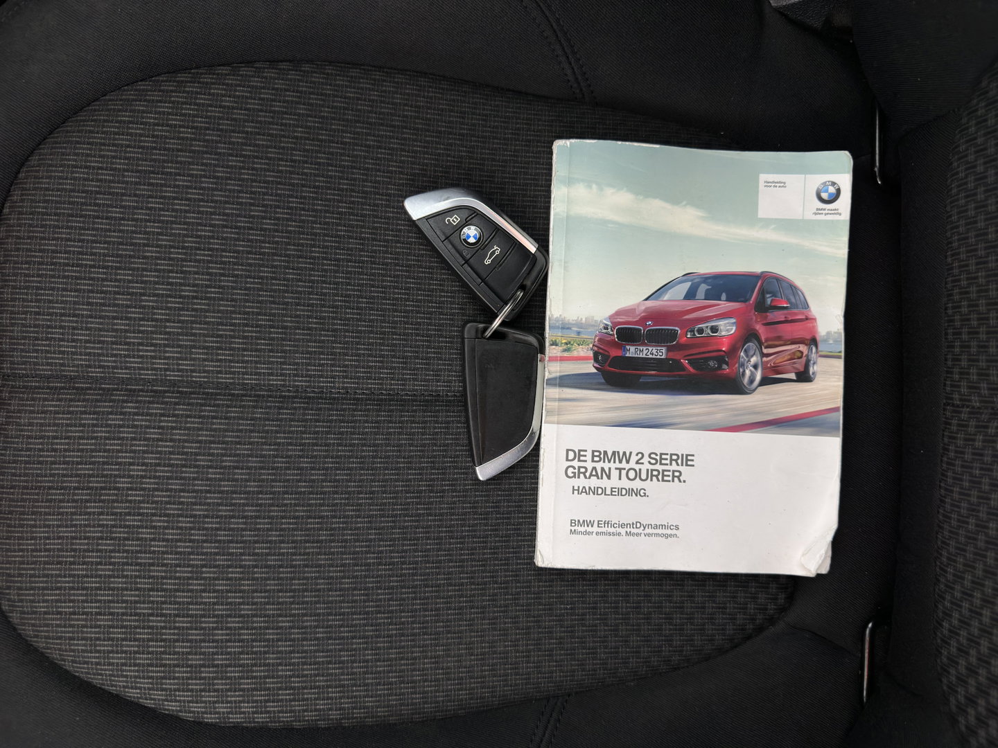 BMW 2 Serie Gran Tourer 216d Corporate Lease Essential [ 7-Pers. ] *NAVI-FULLMAP | COMFORTSEATS | ECC | PDC | CRUISE | TOWBAR | 16''ALU*