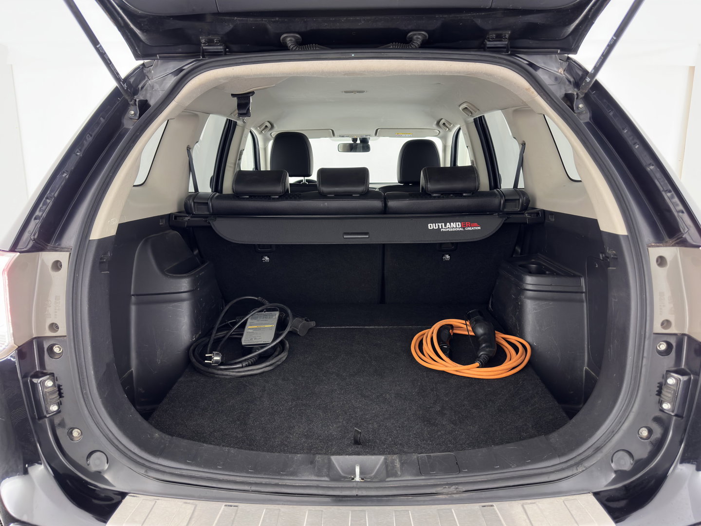 Mitsubishi Outlander 2.0 PHEV Business Edition X-Line AWD (Plug-In) {SoH-76%} Aut. *LEATHER-FABRIC | NAVI-FULLMAP | KEYLESS | CAMERA | COMFORTSEATS | ECC | CRUISE | PRIVACY-GLASS | SHIFTPADDLES | TOWBAR | 18''ALU*